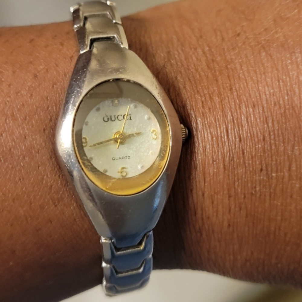 FLASHSALE! Gucci Silver and Gold Quartz Watch Vintage Needs Battery Authentic